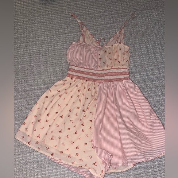 American Eagle Front Cut-Out Romper - Picture 4 of 6